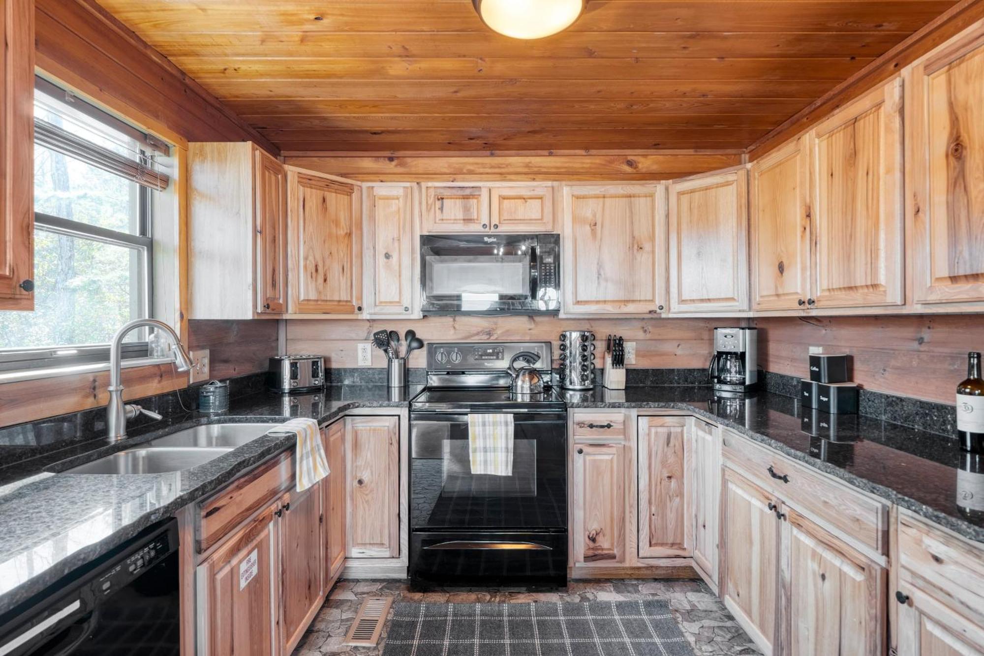 Fontana By Avantstay Gorgeous Mountain Cabin W Views Hot Tub Game Room Gatlinburg Eksteriør billede