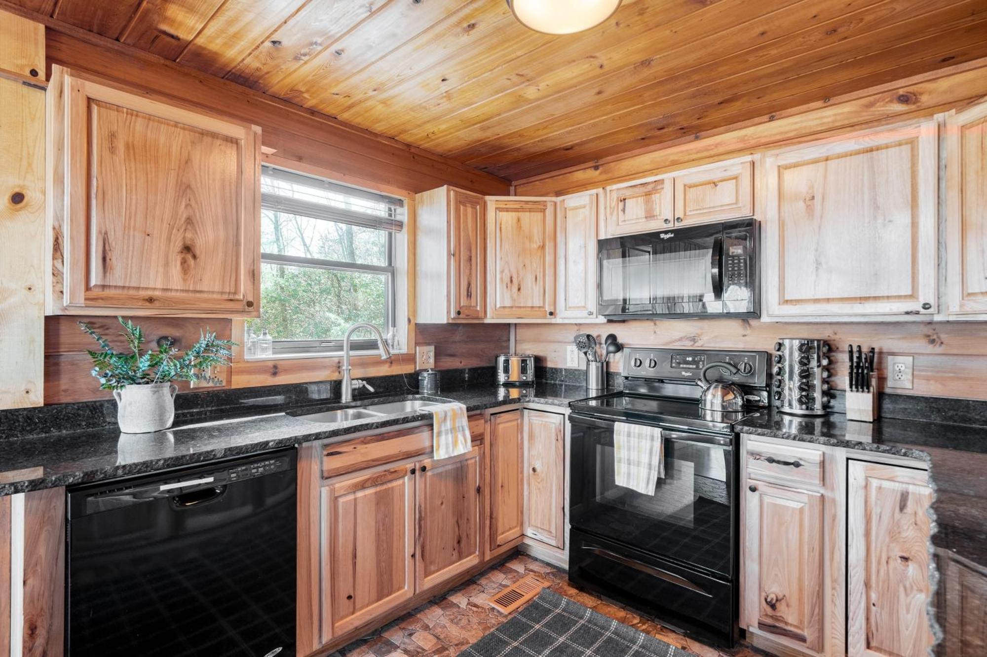 Fontana By Avantstay Gorgeous Mountain Cabin W Views Hot Tub Game Room Gatlinburg Eksteriør billede